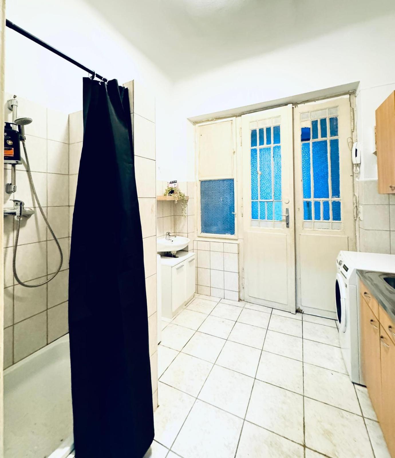Spacious 2br 10 Mintransport To Stadthalle Apartment
