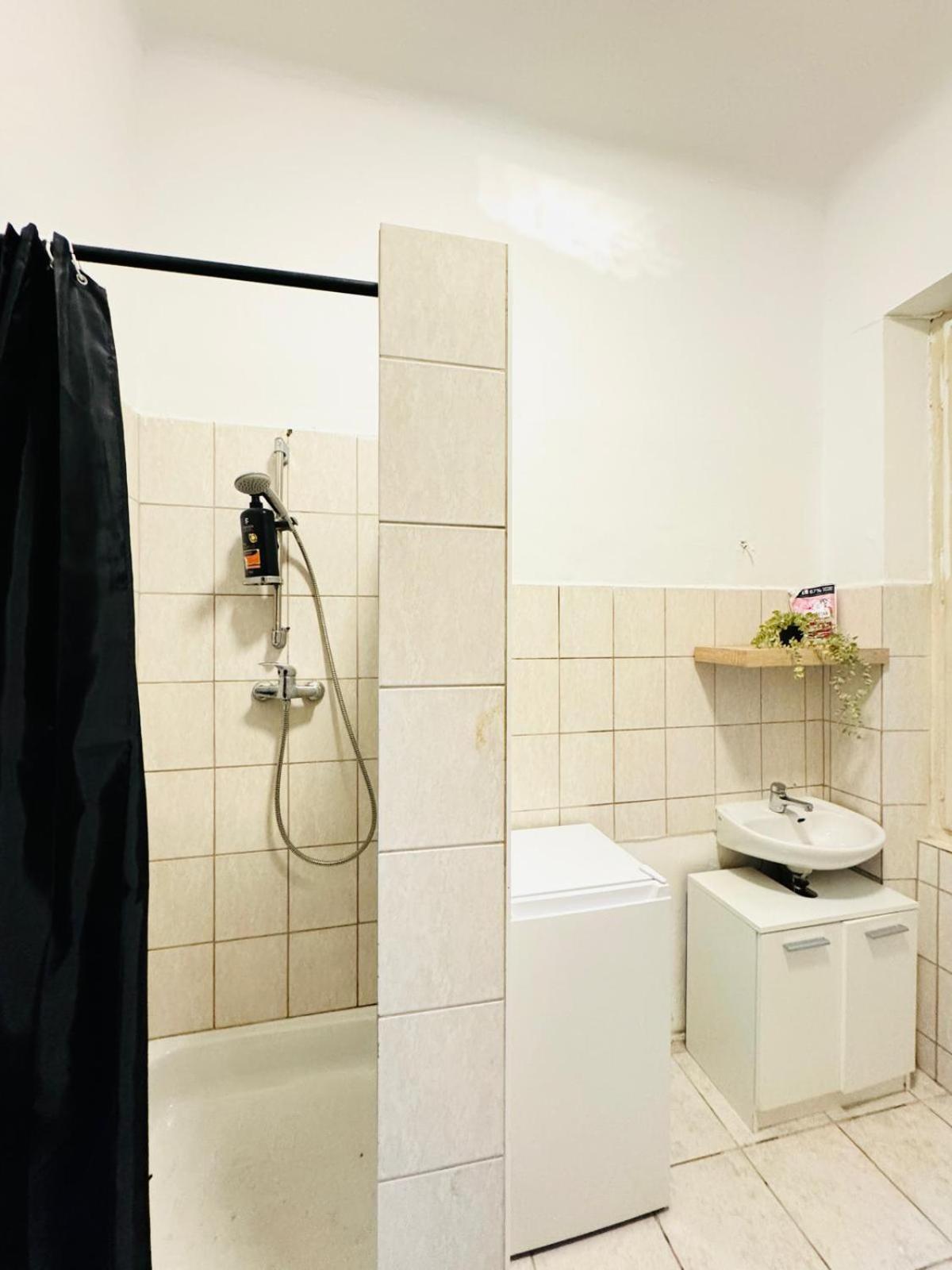 Spacious 2br 10 Mintransport To Stadthalle Apartment *