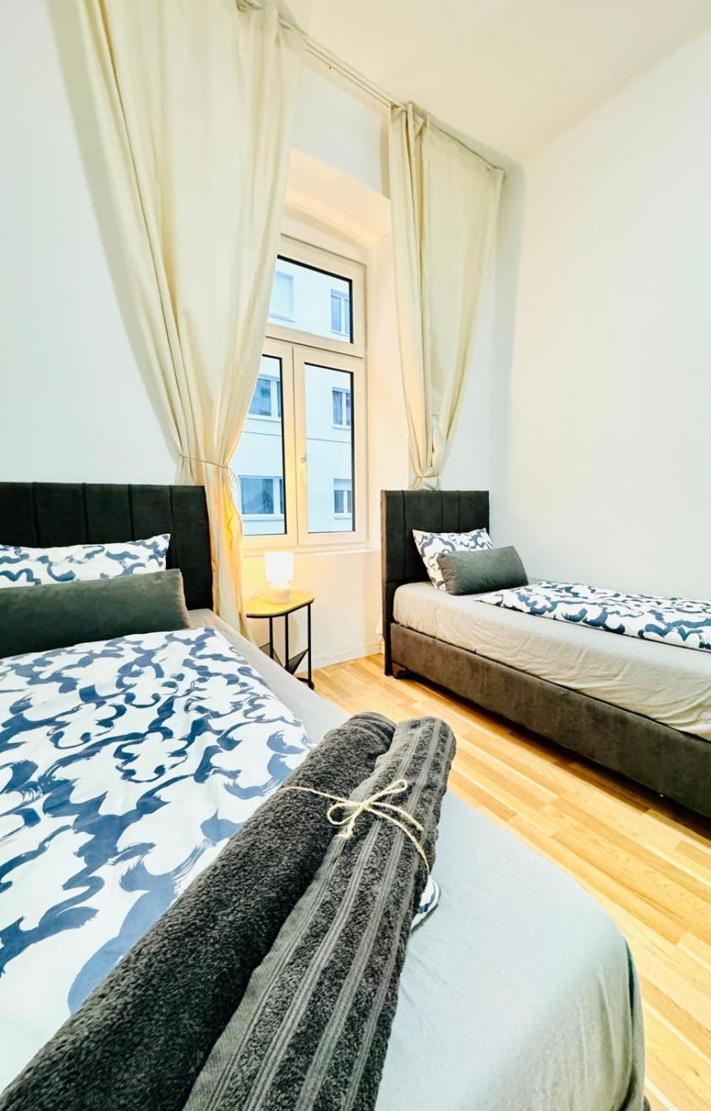 Spacious 2br 10 Mintransport To Stadthalle Apartment