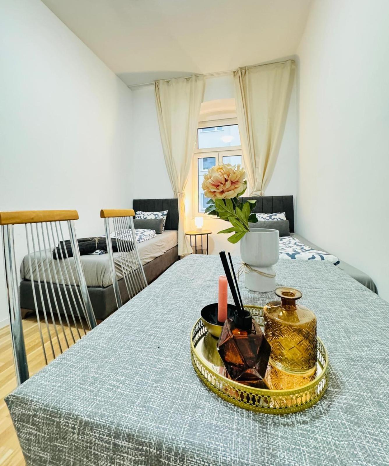 Spacious 2br 10 Mintransport To Stadthalle Apartment *